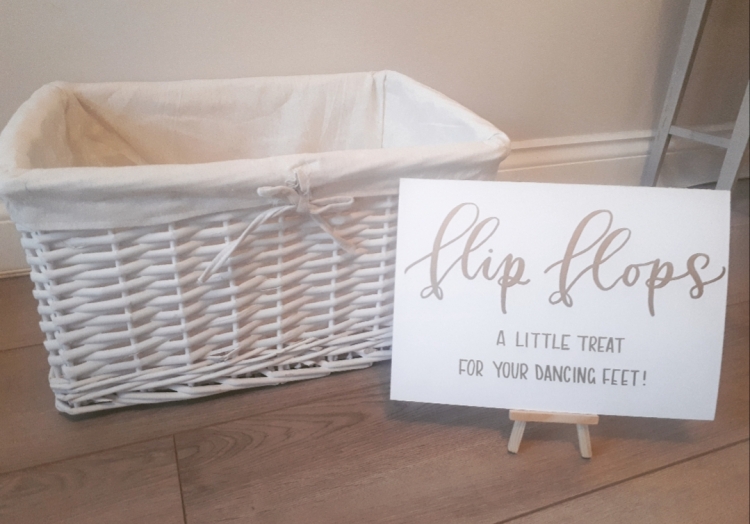 flip flop basket and sign